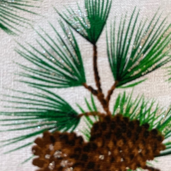 70”x43” white cotton tablecloth with pine cones - Picture 4 of 4